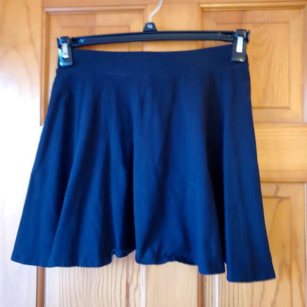 Black pleated skirt